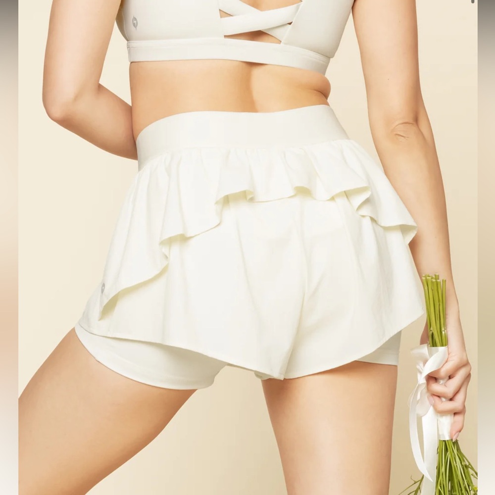 NWT POPFLEX Active Ivory Ruffle Shorts w/ built-in shorts